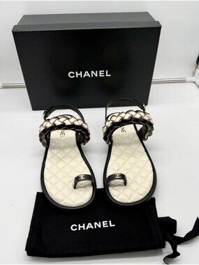 CHANEL Ivory/Black Lambskin & Metal G39774 K4451 NWB– Size 38